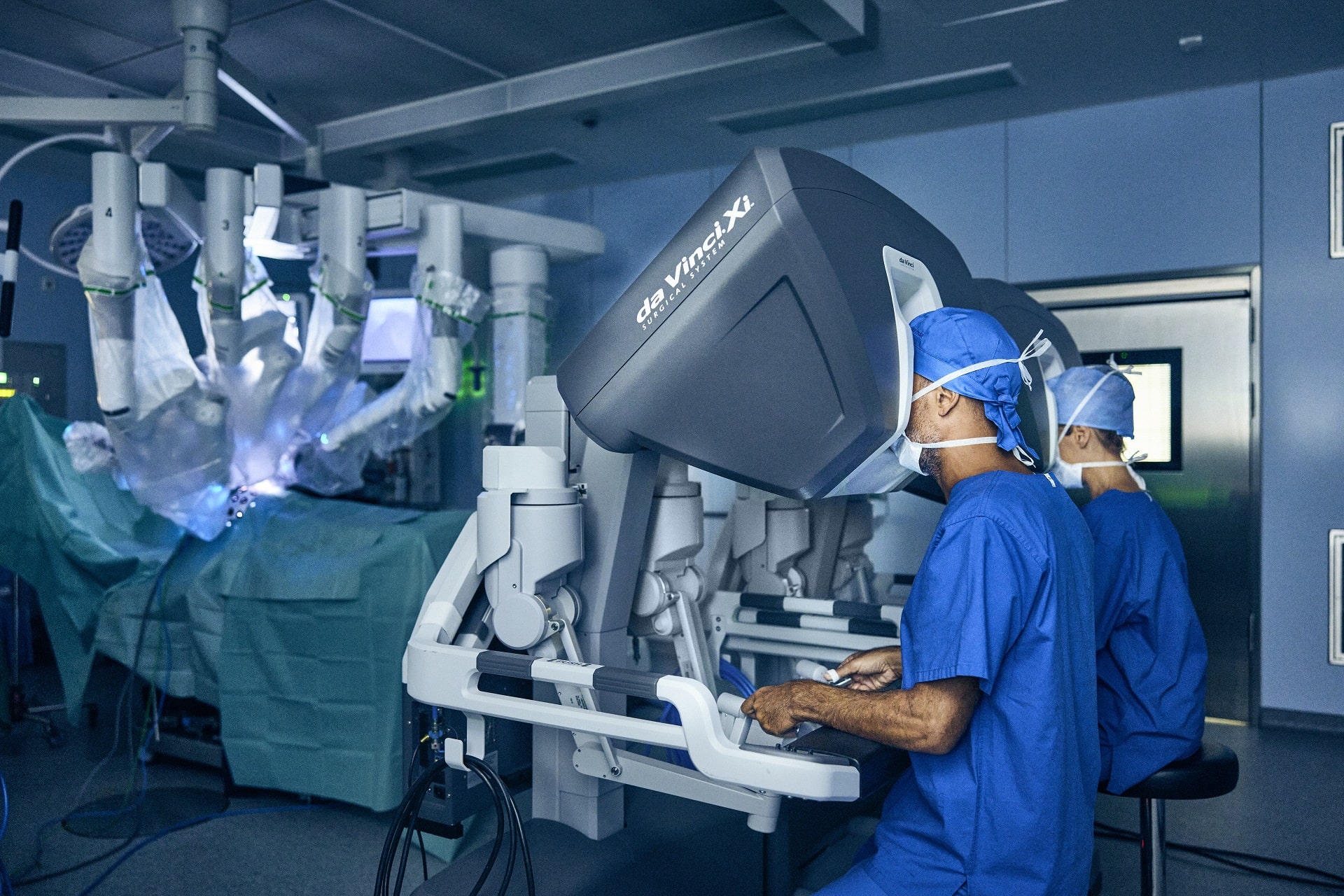 DaVinci machine operated by an NHS professional